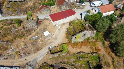 Ruína para Restauro com Terreno e Anexos - Paredes do Vale, Arcos de Valdevez