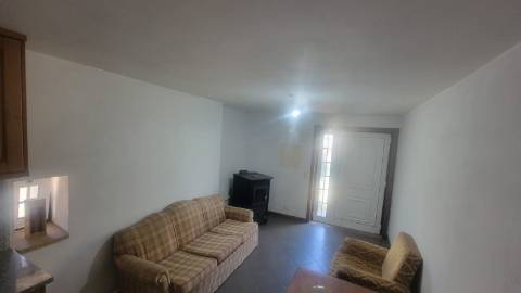 Moradia T2 tradicional em pedra