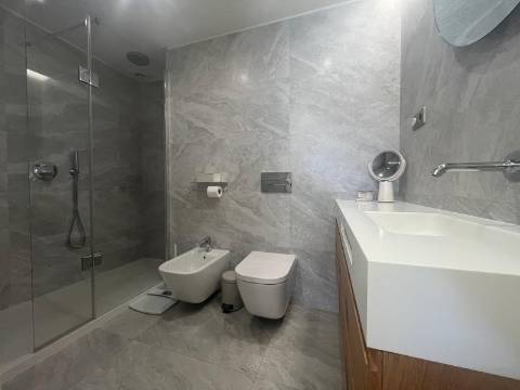 Duplex exclusivo com 3 varandas, zona privilegiada do Porto