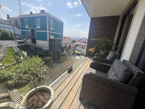 Duplex exclusivo com 3 varandas, zona privilegiada do Porto