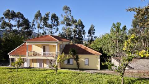 Moradia T3+1 em Refóios do Lima