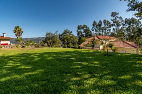 Moradia T3+1 em Refóios do Lima