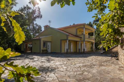 Moradia T3+1 em Refóios do Lima