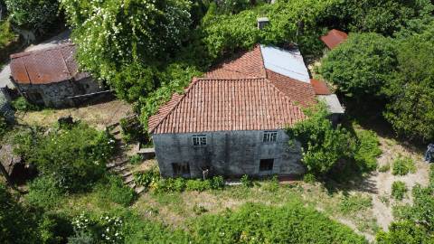 Moradia T2 com Terreno de +2.000 m² - Rio Frio, Arcos de Valdevez