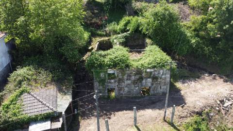 Ruína para Restauro com 2 Pisos e Boas Vistas - Rio Frio, Arcos de Valdevez