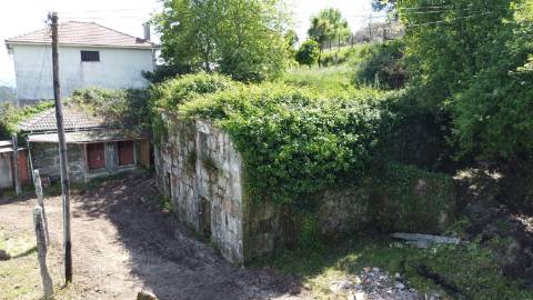 Ruína para Restauro com 2 Pisos e Boas Vistas - Rio Frio, Arcos de Valdevez