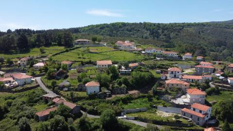 Ruína para Restauro com 2 Pisos e Boas Vistas - Rio Frio, Arcos de Valdevez