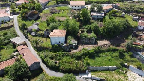 Ruína para Restauro com 2 Pisos e Boas Vistas - Rio Frio, Arcos de Valdevez