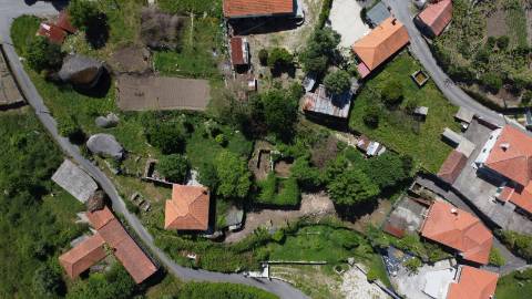 Ruína para Restauro com 2 Pisos e Boas Vistas - Rio Frio, Arcos de Valdevez