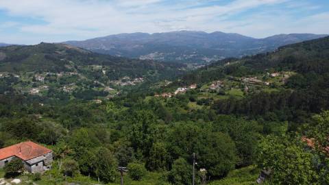 Ruína para Restauro com 2 Pisos e Boas Vistas - Rio Frio, Arcos de Valdevez