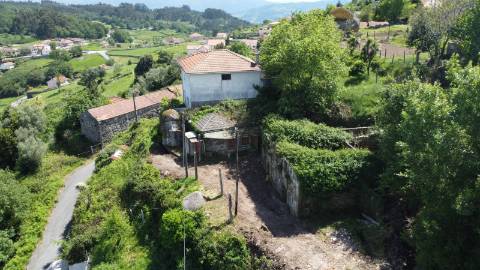 Ruína para Restauro com 2 Pisos e Boas Vistas - Rio Frio, Arcos de Valdevez