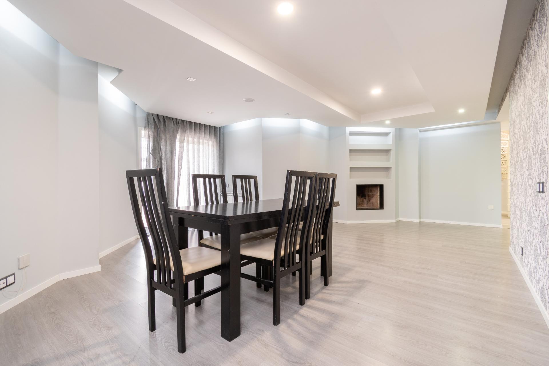 Penthouse T6 Renovado Exclusiva com Cobertura Privada - Braga