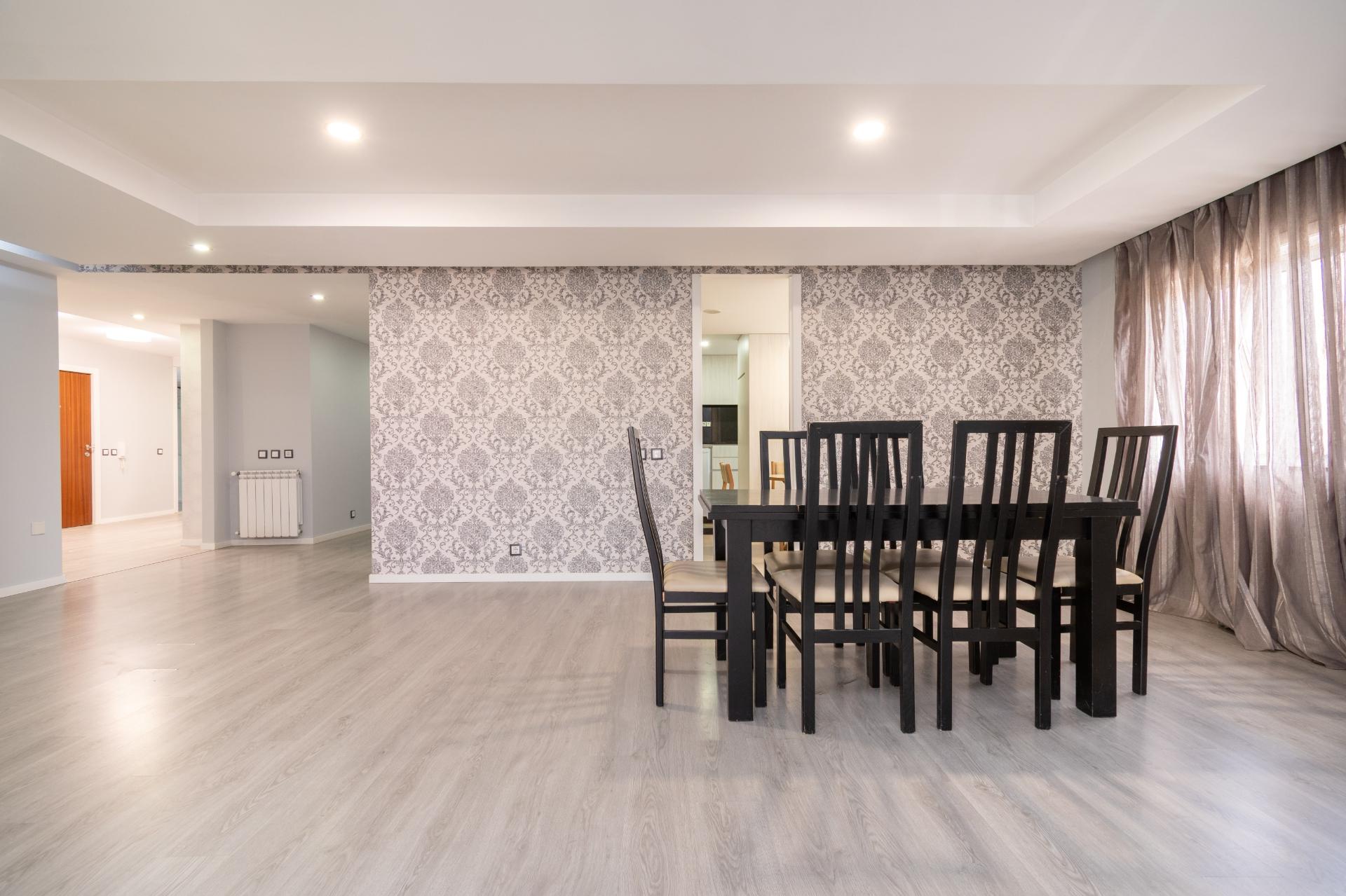 Penthouse T6 Renovado Exclusiva com Cobertura Privada - Braga