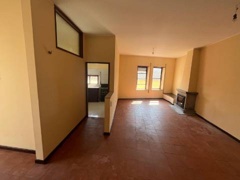 Moradia no centro da Meruge mais 1000m2 de mata