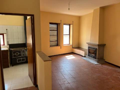 Moradia no centro da Meruge mais 1000m2 de mata