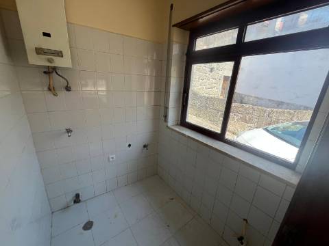 Moradia no centro da Meruge mais 1000m2 de mata