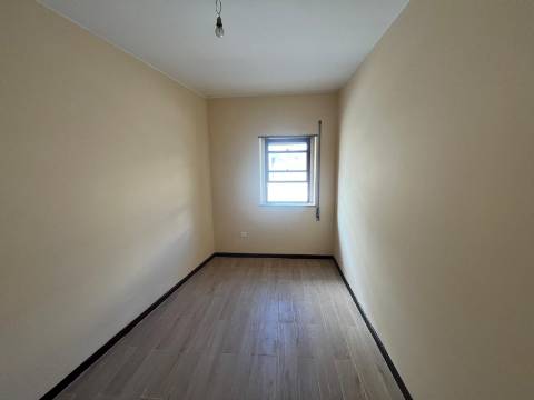 Moradia no centro da Meruge mais 1000m2 de mata