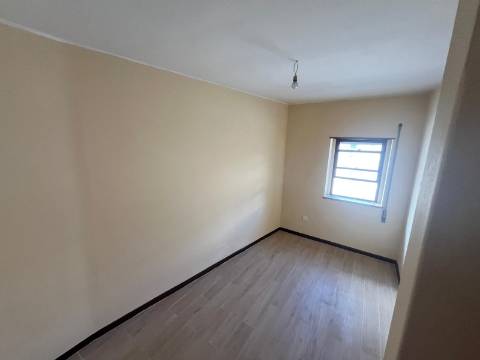 Moradia no centro da Meruge mais 1000m2 de mata