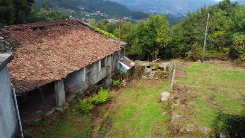 Moradia para Restauro com Terreno +2.000 m² - Senharei, Arcos de Valdevez