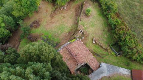 Moradia para Restauro com Terreno +2.000 m² - Senharei, Arcos de Valdevez