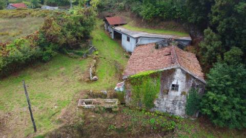 Moradia para Restauro com Terreno +2.000 m² - Senharei, Arcos de Valdevez
