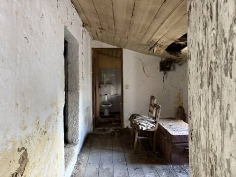 Moradia para Restauro com Terreno +2.000 m² - Senharei, Arcos de Valdevez