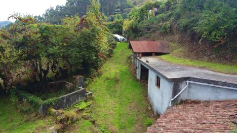 Moradia para Restauro com Terreno +2.000 m² - Senharei, Arcos de Valdevez