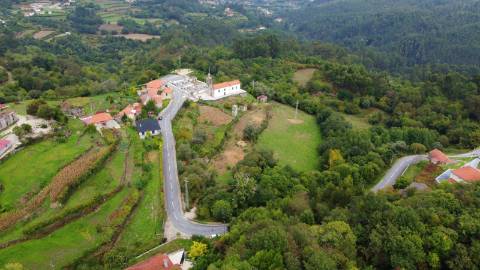 Moradia para Restauro com Terreno +2.000 m² - Senharei, Arcos de Valdevez