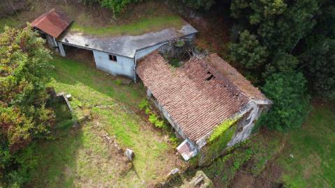 Moradia para Restauro com Terreno +2.000 m² - Senharei, Arcos de Valdevez