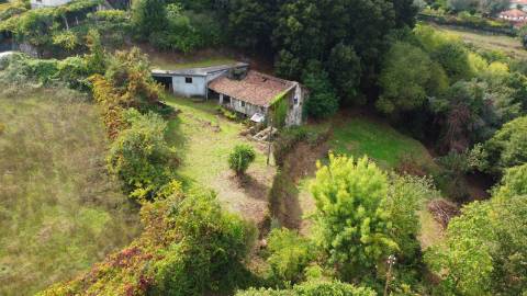 Moradia para Restauro com Terreno +2.000 m² - Senharei, Arcos de Valdevez