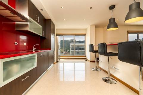 T2 | Último andar c/ rooftop privado e churrasqueira | Mobilado | Garagem Fechada Vila Fonche, Arcos de Valdevez