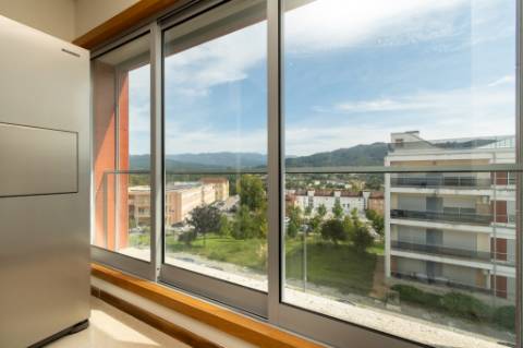 T2 | Último andar c/ rooftop privado e churrasqueira | Mobilado | Garagem Fechada Vila Fonche, Arcos de Valdevez