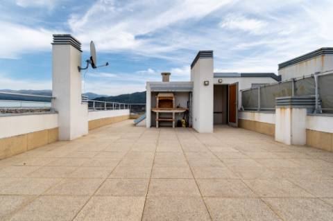 T2 | Último andar c/ rooftop privado e churrasqueira | Mobilado | Garagem Fechada Vila Fonche, Arcos de Valdevez