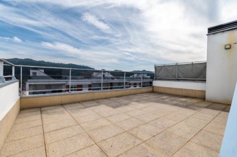 T2 | Último andar c/ rooftop privado e churrasqueira | Mobilado | Garagem Fechada Vila Fonche, Arcos de Valdevez