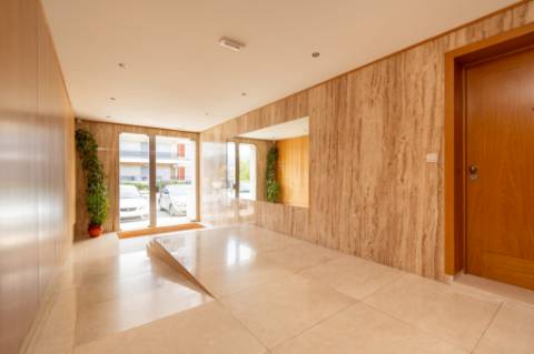 T2 | Último andar c/ rooftop privado e churrasqueira | Mobilado | Garagem Fechada Vila Fonche, Arcos de Valdevez