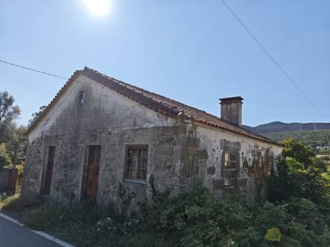 Moradia T4 com projecto aprovado