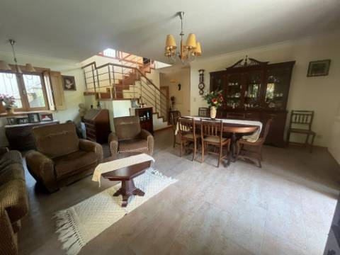 Moradia T4+1 no centro de Lanheses