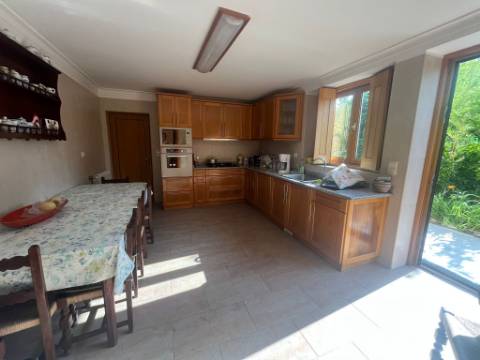 Moradia T4+1 no centro de Lanheses