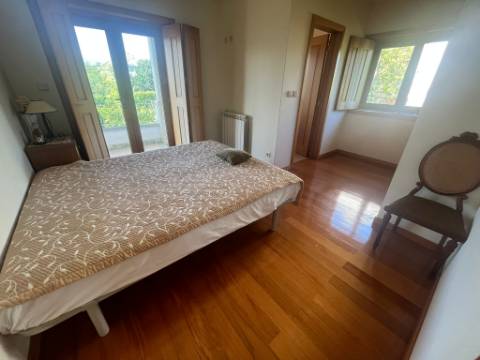 Moradia T4+1 no centro de Lanheses