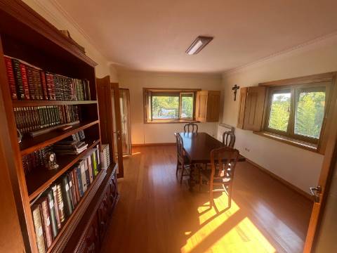 Moradia T4+1 no centro de Lanheses