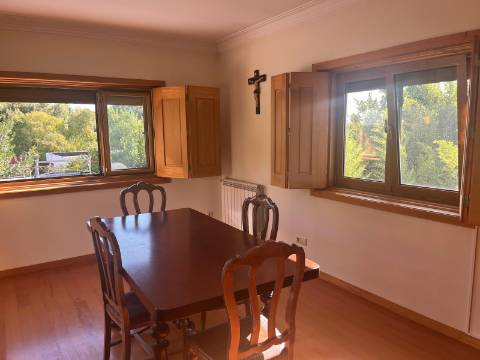 Moradia T4+1 no centro de Lanheses