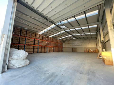 Pavilhão Industrial com 2416m2 para Arrendamento na Zona Industrial de Queijada, Ponte de Lima