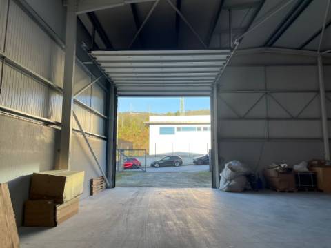 Pavilhão Industrial com 2416m2 para Arrendamento na Zona Industrial de Queijada, Ponte de Lima