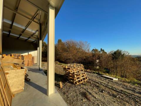 Pavilhão Industrial com 2416m2 para Arrendamento na Zona Industrial de Queijada, Ponte de Lima