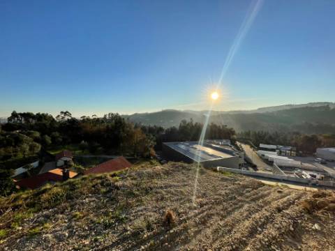 Pavilhão Industrial com 2416m2 para Arrendamento na Zona Industrial de Queijada, Ponte de Lima