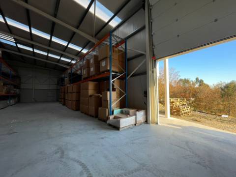 Pavilhão Industrial com 2416m2 para Arrendamento na Zona Industrial de Queijada, Ponte de Lima