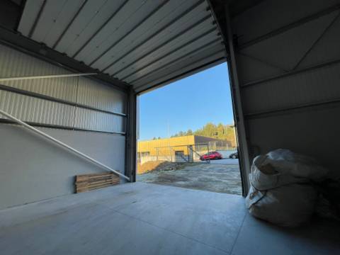 Pavilhão Industrial com 2416m2 para Arrendamento na Zona Industrial de Queijada, Ponte de Lima