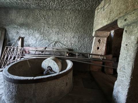 Quinta com rio no interior e exterior