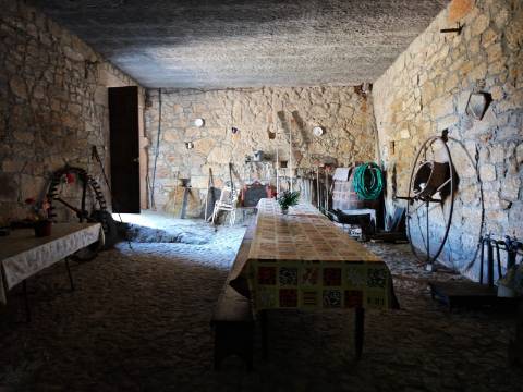 Quinta com rio no interior e exterior