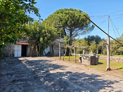 Quinta com rio no interior e exterior